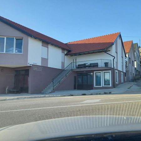 Apartmani Herceg Gacko エクステリア 写真