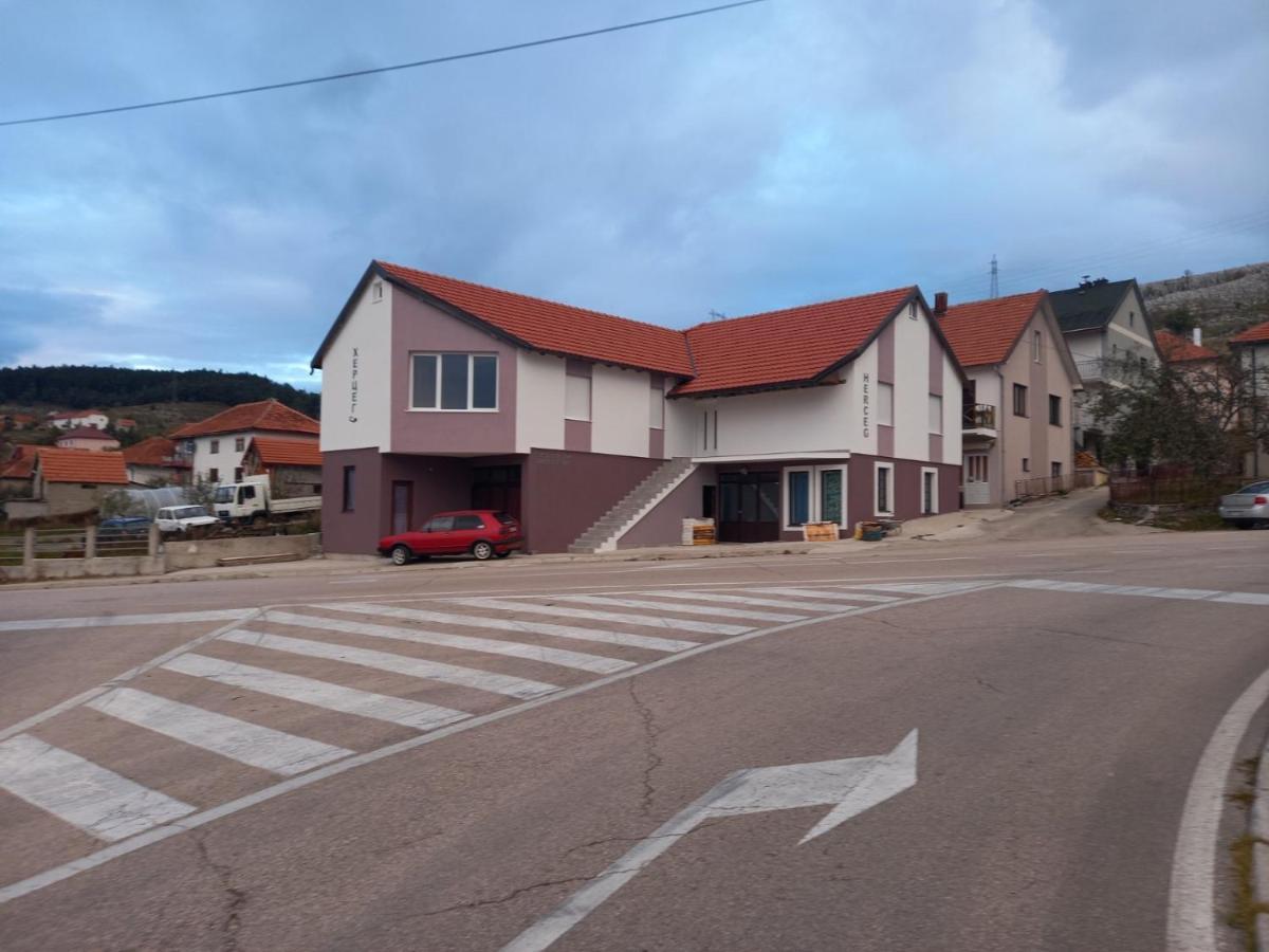 Apartmani Herceg Gacko エクステリア 写真