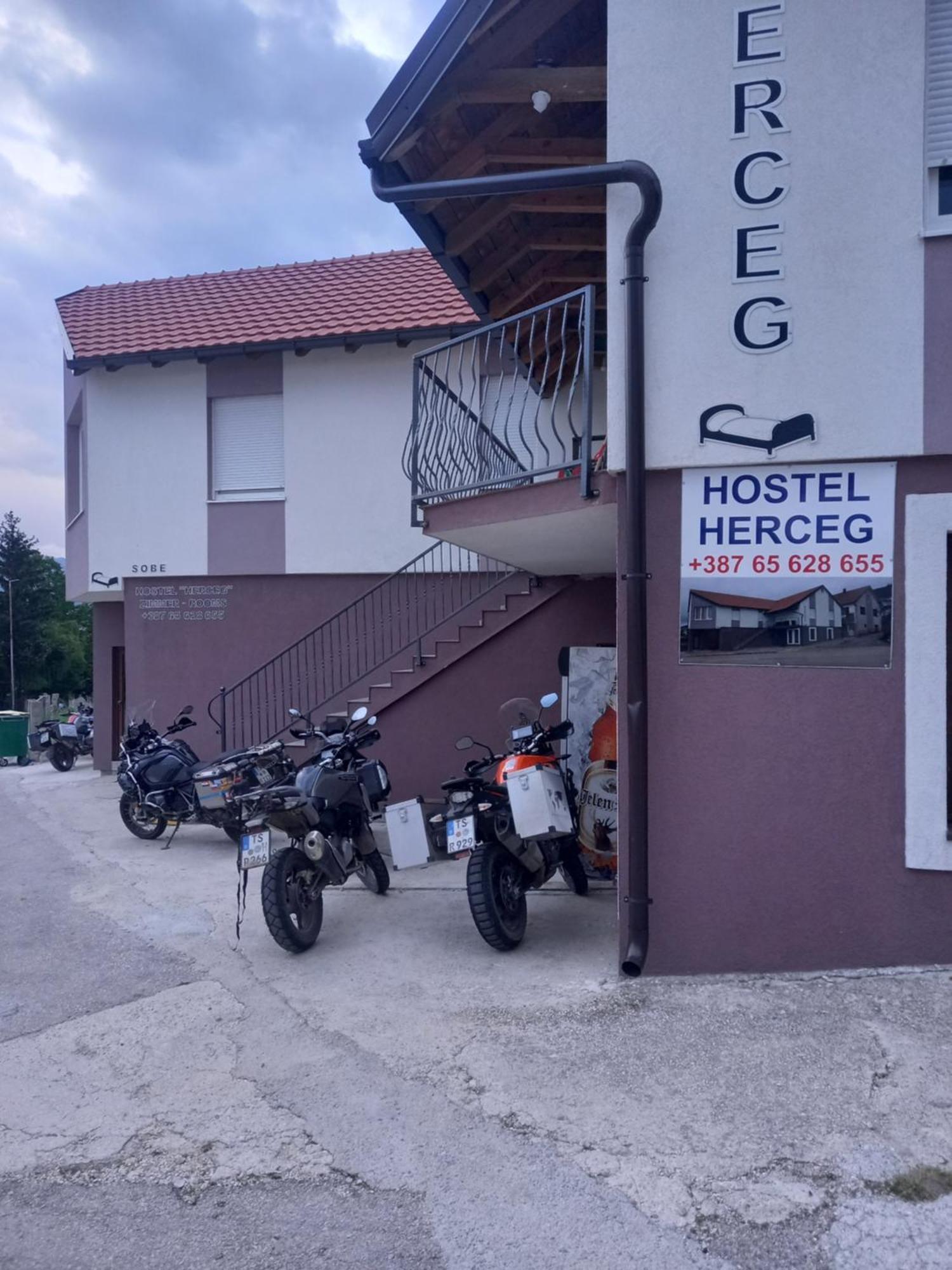 Apartmani Herceg Gacko エクステリア 写真